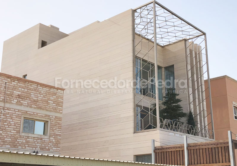 Fachada exterior com Moca Creme em casa no Kuwait